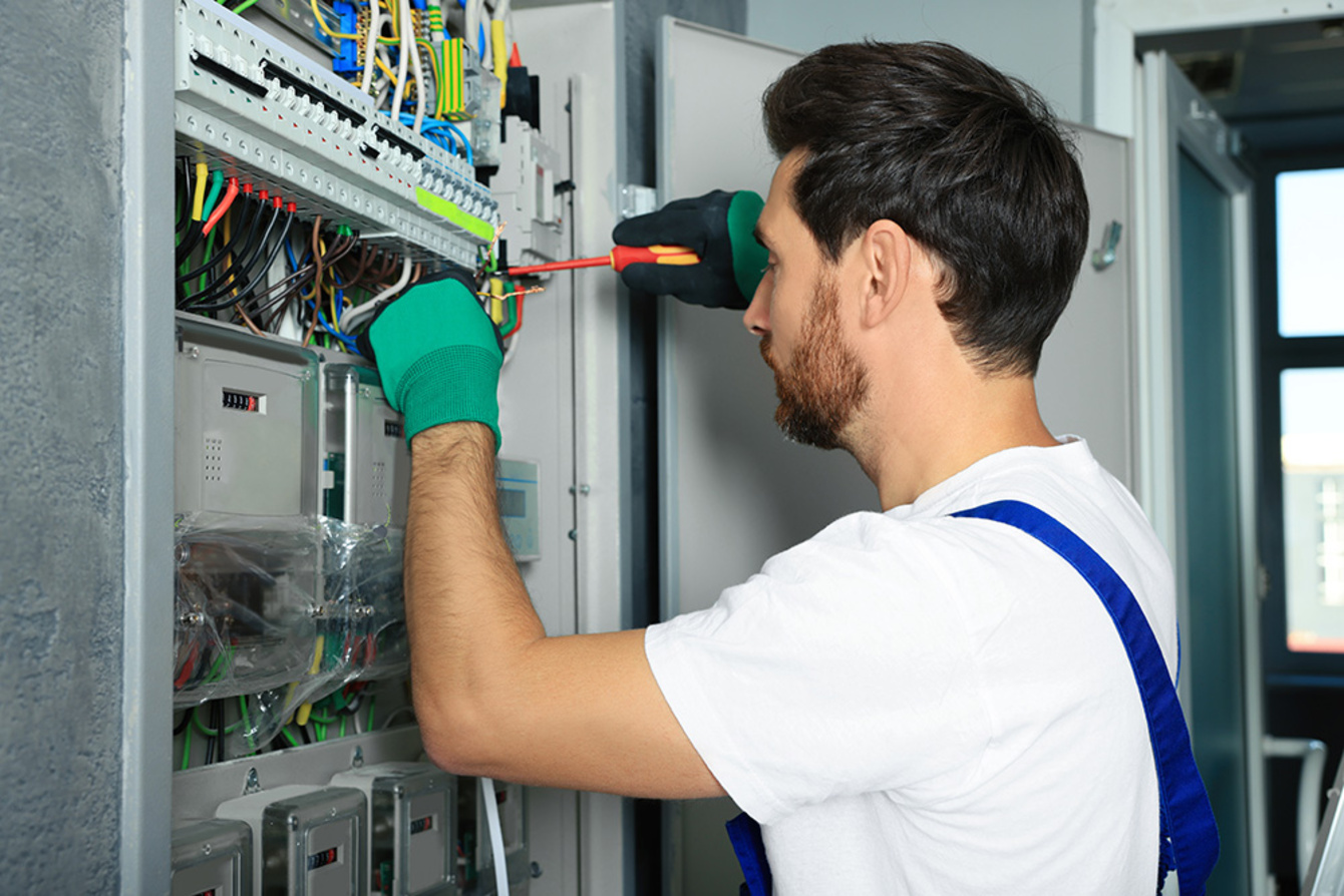 Nieder­spannungs­anlagen bei Elektrotechnik Meingast in Weiding